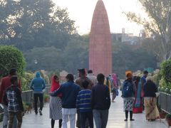 Jallianwala Bagh（ジャリヤーンワーラー庭園）

インド独立運動中に起こった「アムリトサルの大虐殺」の現場は、今では平和的な緑の多い公園になっていて憩いの場。
映画「ガンジー」にも「アムリトサルの大虐殺」シーンがあるそうです。