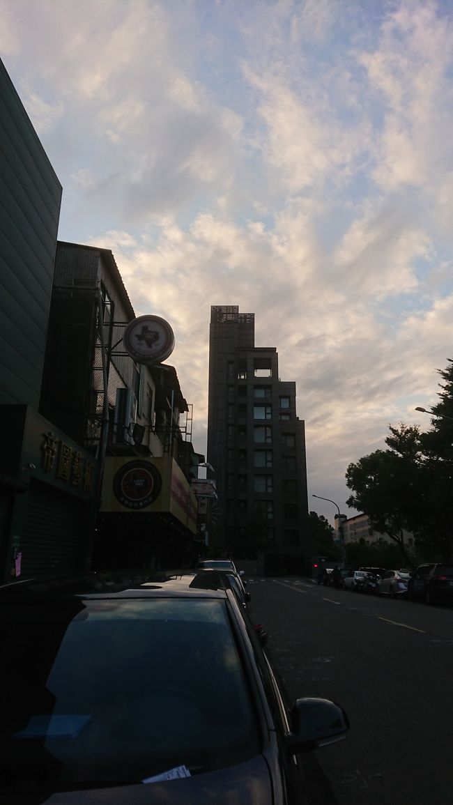 ホテルシェヌーに2泊しました。<br />大安駅から歩いたと思います。