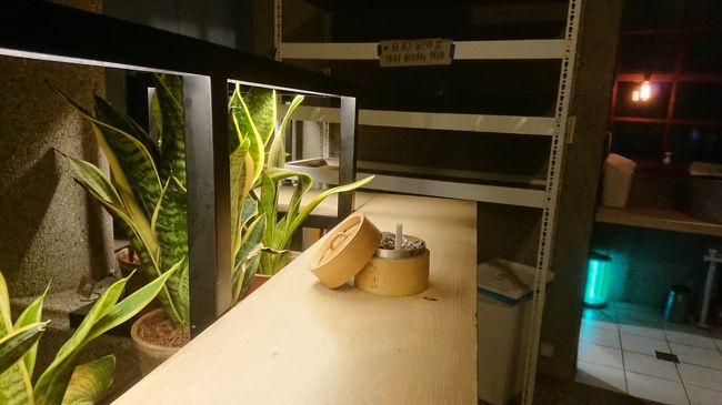 分煙です。<br />タバコ吸わないけどこの灰皿は素敵だなと思ってしまった。