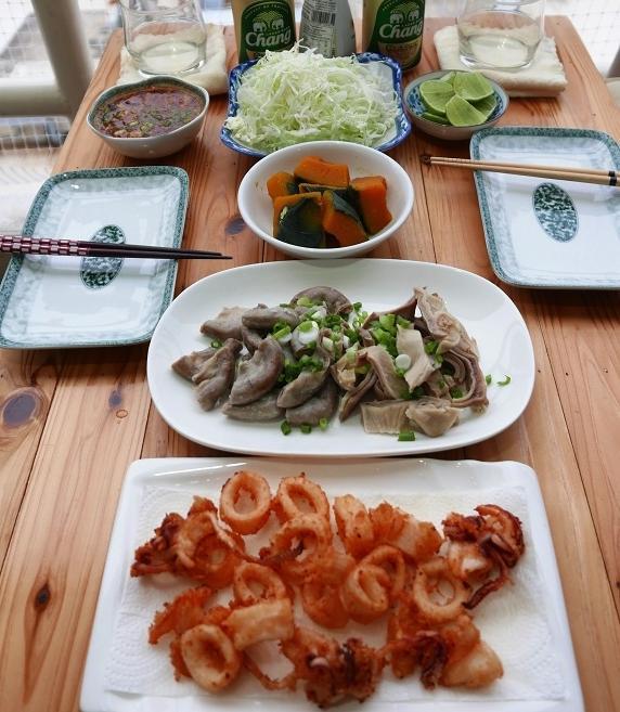 14日　　夕食<br />イカ揚げ　茹でホルモン　カボチャ煮　生キャベツ