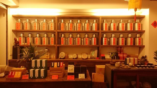 臻味茶苑でお茶を買って廸化街離脱、ビールを飲みに移動します。