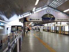 まずは「シーサイドライン」で「新杉田駅」からアウトレットパーク最寄りの「鳥浜駅」へ☆

この交通システムは運転士が乗っていなくて、遠隔操作により運行されています。