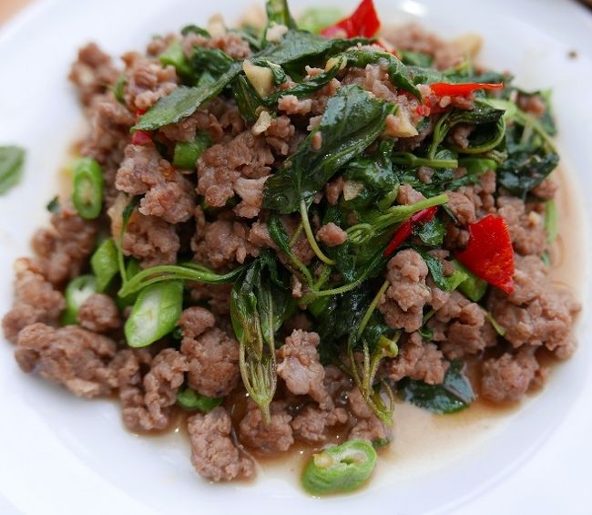 パックラパオヌア．．．赤胡椒4ケ入りは少し辛すぎたが〇