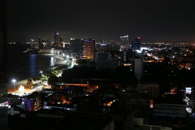 15日　21：22　<br />一部のホテルはオープンしてるそうだが外国人が入国されないから大半のホテルの灯りは消えています、明かりが点いているのはコンドミニアムです。