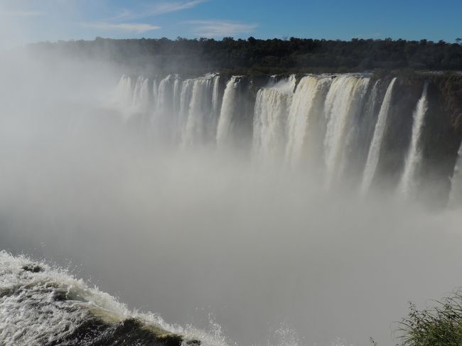 6月13日（木）【イグアスの滝】アルゼンチン側<br />『悪魔の喉笛』の少し下流
