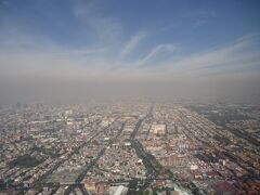 メキシコシティ到着は12:25
うわさ通りの空気の悪さ…
