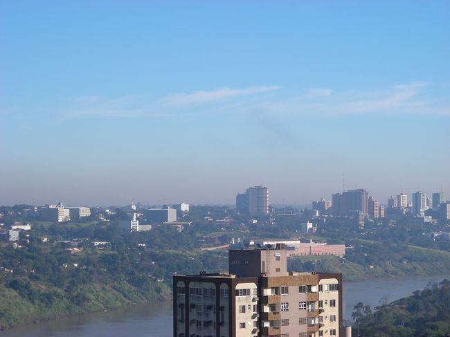 宿泊ホテルの部屋より：イグアス(ブラジル)<br />