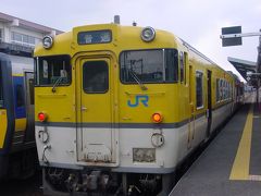 益田駅でツートンカラー列車