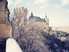 ディズニーの白雪姫のお城のモデルになったというアルカサル。しかし、このアングルでは城の形がよく分からない。全体像を撮るには城から遠く離れないと難しい