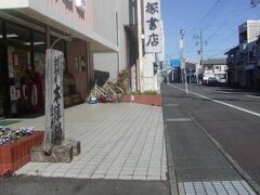 金谷駅は大井川鉄道の始発駅
その割には駅はひっそりとしている
町の中心は人もまばら