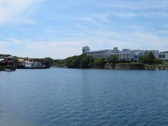 県立水産高校・・和具浦入り江を見下ろす風光明媚な小高い丘の上に建つ