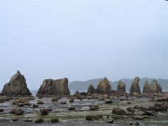 潮岬の手前に　串本の　橋杭岩がありました