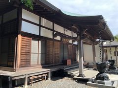 鎌倉時代に北条時宗によって開基されましたが、その後廃され、江戸時代になって再興されました。