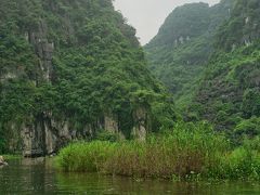 ハノイから三時間か四時間かけて、世界遺産のハロン湾クルーズにやってきました。