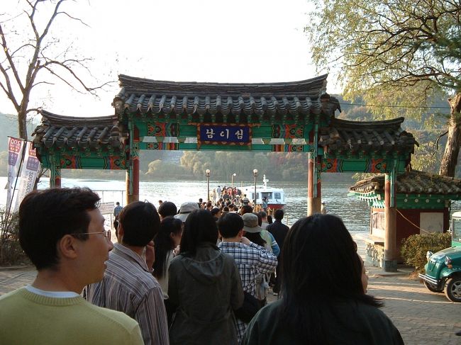 船乗り場　大混雑<br />帰るのも　大変<br />