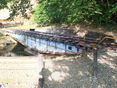 【長良川鉄道 北濃駅転車台】
1934年(昭和9年)頃竣工、15m級(50ft)上路式バランスト型。

柵に囲われ保存されています。
【登録有形文化財】