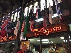 チリは海に面した細長ーい地形で、新鮮なシーフードが豊富。ウニがお安いと聞いていたので、早速ウニを求めて歩きます。