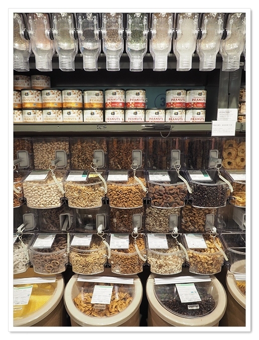 操作方法がよくわからず<br />周りにボロボロこぼしそう<br />と思ってしまい<br />いつも見てるだけコーナー