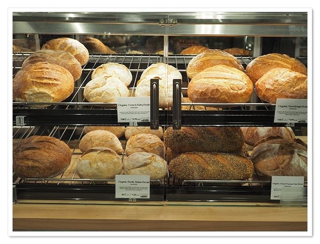 パンもサイズ大きいなぁ<br />