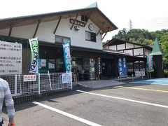 　ほとんど無計画で思い付きで出かけたドライブ。

　秩父には神社がたくさんあるし、道の駅もあり、地域の農産物など売られていました。

　私はこちらで野菜とまな板を購入してしまいました。(^_-)-☆