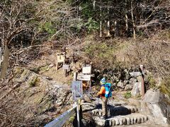 9:24白谷橋登山口をスタート。