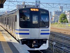 2020年6月20日（土）

おはようございます。♪( ´θ｀)

6月21日～25日まで京都出張。
ばばを連れて1日早く出発して、土日で京都の街を散策します。
心配だった天気も気持ち晴れでよかった。

総武快速線の電車は、もうじき新しいE235系に入れ替わるので今のE217系をパチリ。