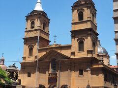 サント・ドミンゴ教会(Convento de Santo Domingo)

独立運動指導者の一人でアルゼンチン国旗を制定したマヌエル・ベルグラーノ(Manuel Belgrano)の墓がある教会です。


サント・ドミンゴ教会：https://en.wikipedia.org/wiki/Santo_Domingo_convent
アルゼンチン国旗：https://ja.wikipedia.org/wiki/%E3%82%A2%E3%83%AB%E3%82%BC%E3%83%B3%E3%83%81%E3%83%B3%E3%81%AE%E5%9B%BD%E6%97%97
マヌエル・ベルグラーノ：https://ja.wikipedia.org/wiki/%E3%83%9E%E3%83%8C%E3%82%A8%E3%83%AB%E3%83%BB%E3%83%99%E3%83%AB%E3%82%B0%E3%83%A9%E3%83%BC%E3%83%8E