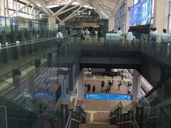 高輪ゲートウェイ駅　構内

ホームも構内もきれい

無人コンビニ「Touch to go」も初体験
セルフレジみたいにバーコードを読ませなくても、何を買ったか表示される
なんかすごい