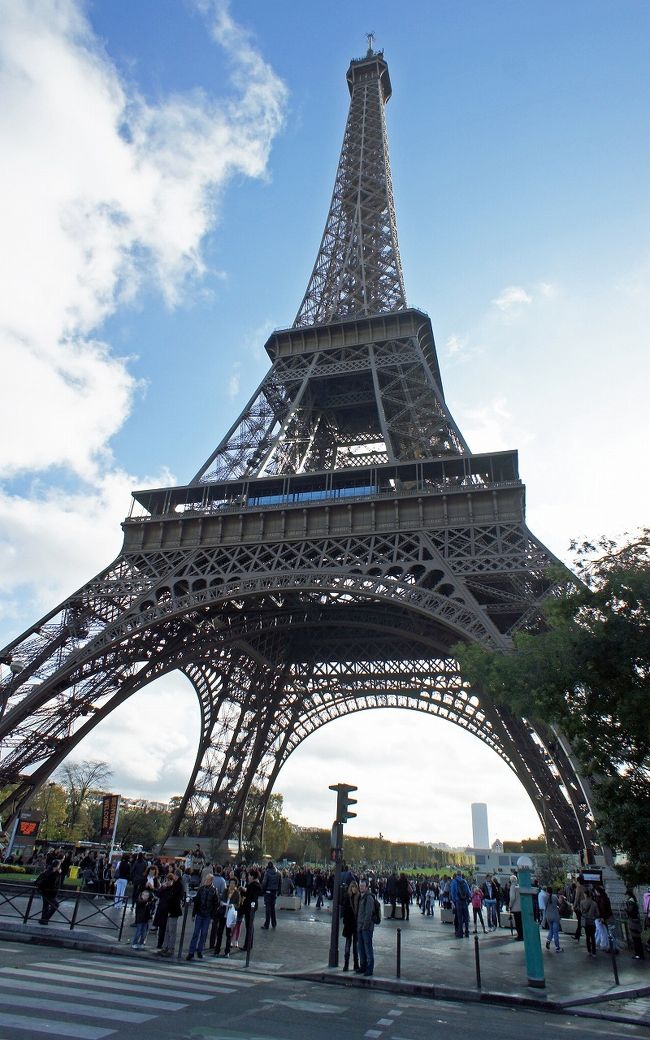 晩秋のパリ旅行 4 マルモッタン美術館でモネの 印象 日の出 と出会い エッフェル塔に登るも強風のために途中の展望台で断念する パリ フランス の旅行記 ブログ By Kojikojiさん フォートラベル