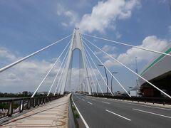 大師橋まで歩いてきました。これで多摩川を渡れば私の実家のある東京・大田区です。今日は渡らず反対方向に歩きます。