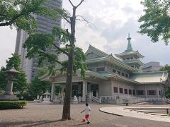 公園のメインはこの「東京都慰霊堂」。
関東大震災と東京空襲での死亡者の霊を合祀している。

すみません。
このような施設があること自体知らなかった。
