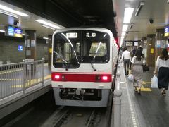 阪急神戸線で新開地まで行き、神戸電鉄に乗り換えます。
運転席窓の左側にちょこんと「しんちゃん」が座ってるのが見えますか？こういうの好き。
https://mainichi.jp/articles/20181022/k00/00e/040/168000c