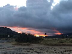 ワワマルビーチパーク（サンディービーチの隣・境界線は無い）

朝陽かな、それとも夕陽かな

綺麗だろうな！！！

ここは行った事が無いです