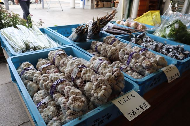 地元で採れた野菜たち。<br />ニンニクは国内では青森産が有名ですが、香川県でも多く生産されています。<br />私も今年は免疫力UPしようと、意識して摂るようになりました。<br />