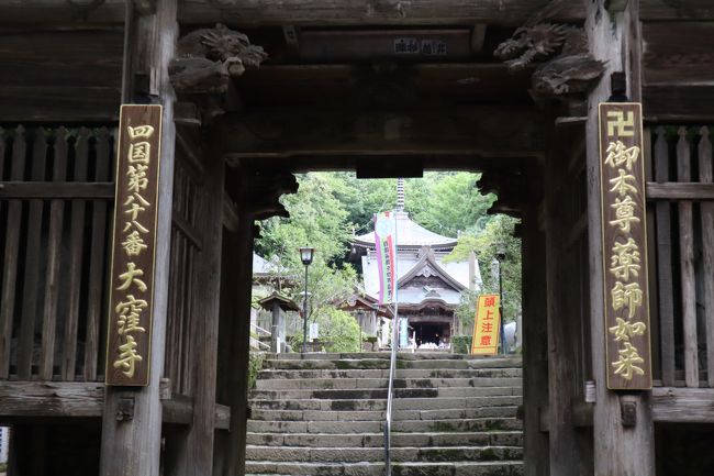 四国遍路を締めくくる、八十八ヶ所結願の霊場「大窪寺」<br />標高776mの女体山の麓にあります。
