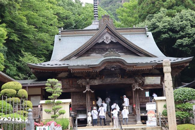 弘法大師が奥の院の磐窟で修行し中国の恵果阿闍梨から授かった錫杖を納めて、山の窪地に寺を建てたことが寺の名前の由来。