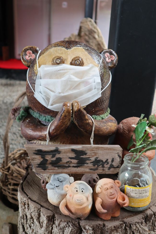 お店の中庭には、コロナ祈願をしている「花子ちゃん」