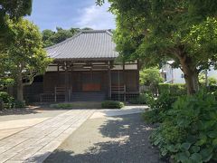 日蓮の弟子であった日昭が、教えの場として開いた濱土法華堂が、このお寺の始まりです。