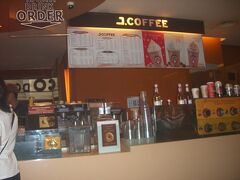 昼からはクタのDFSと隣にあるショッピングモールに行きました。

おいしそうだったのでここでコーヒーを。