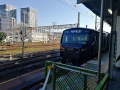 先に来た列車は快速でしたが、特急列車で横浜駅へ向かいます。（横浜到着は6:39)