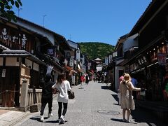 13時前に到着。
車で行きましたが、どうやら普段は激混の道路もスイスイ進めました。
