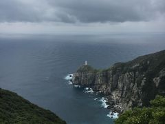 山道を走って大瀬崎灯台へ。映画「悪人」クライマックスシーンのロケ地で、この映画の聖地巡りをするバスツアーなども出ています。