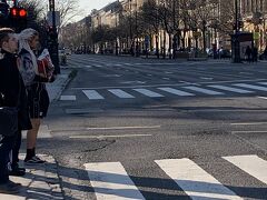 なめられたらあかん！と思い、
反射的に「No, thank you.」と拒否を示した。

すると別の運転手が寄ってきた。
「3500でいいよ。」

なんで一瞬で4500も値下がんねん！
途端に、ブダペストの人すべてが信じられない気持ちになってしまった。

知らない街で強がるしかなかったこの思い、
映画「魔女の宅急便」の主人公キキの気持ちが痛いほど分かった。