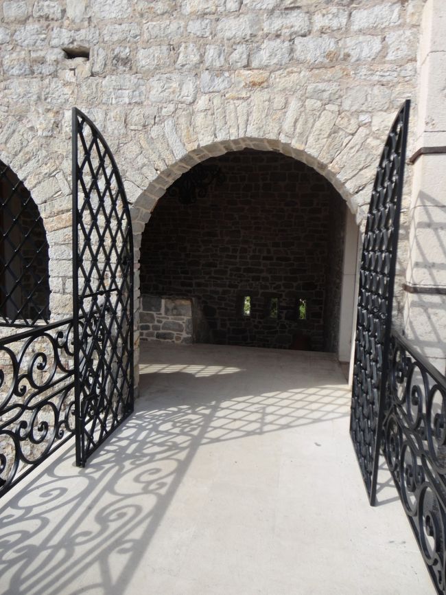 立派な扉の入り口。入ってみます。