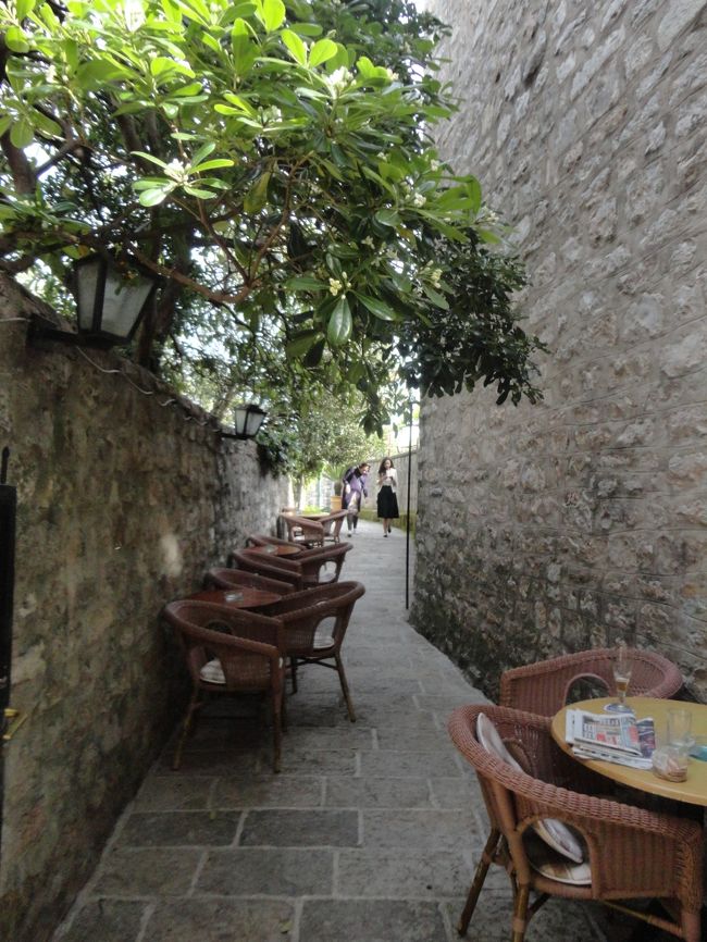 旧市街を隅々までうろつきます。小さいですがとても見応えがありました。