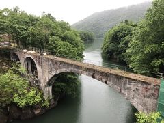 国道273号線を走ってしばらくすると案内表示があり、左手にコンクリートの橋が見えました。これが第3音川更橋橋梁。

旧国鉄士幌線の廃線跡の橋梁です



近くに黒石平駅の跡があったようですが、もう破壊されて跡形もなかったです。