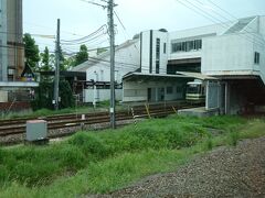 もうＪＲに乗っています。
広島駅を出ました。西に進みます。
横川駅で可部線が分岐し、西広島駅付近からは、広島電鉄と併走することになります。
