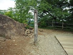 日の出山には11時07分に到着。眺望を楽しみながら昼食。11時40分に出発。