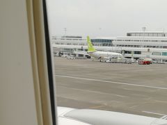 飛行機で鹿児島空港に到着しました。到着は10:00ピッタリぐらいでした。