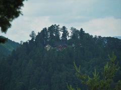 それにしても、ここまではっきり武蔵御嶽神社の拝殿が見えるとは思いませんでしたね。